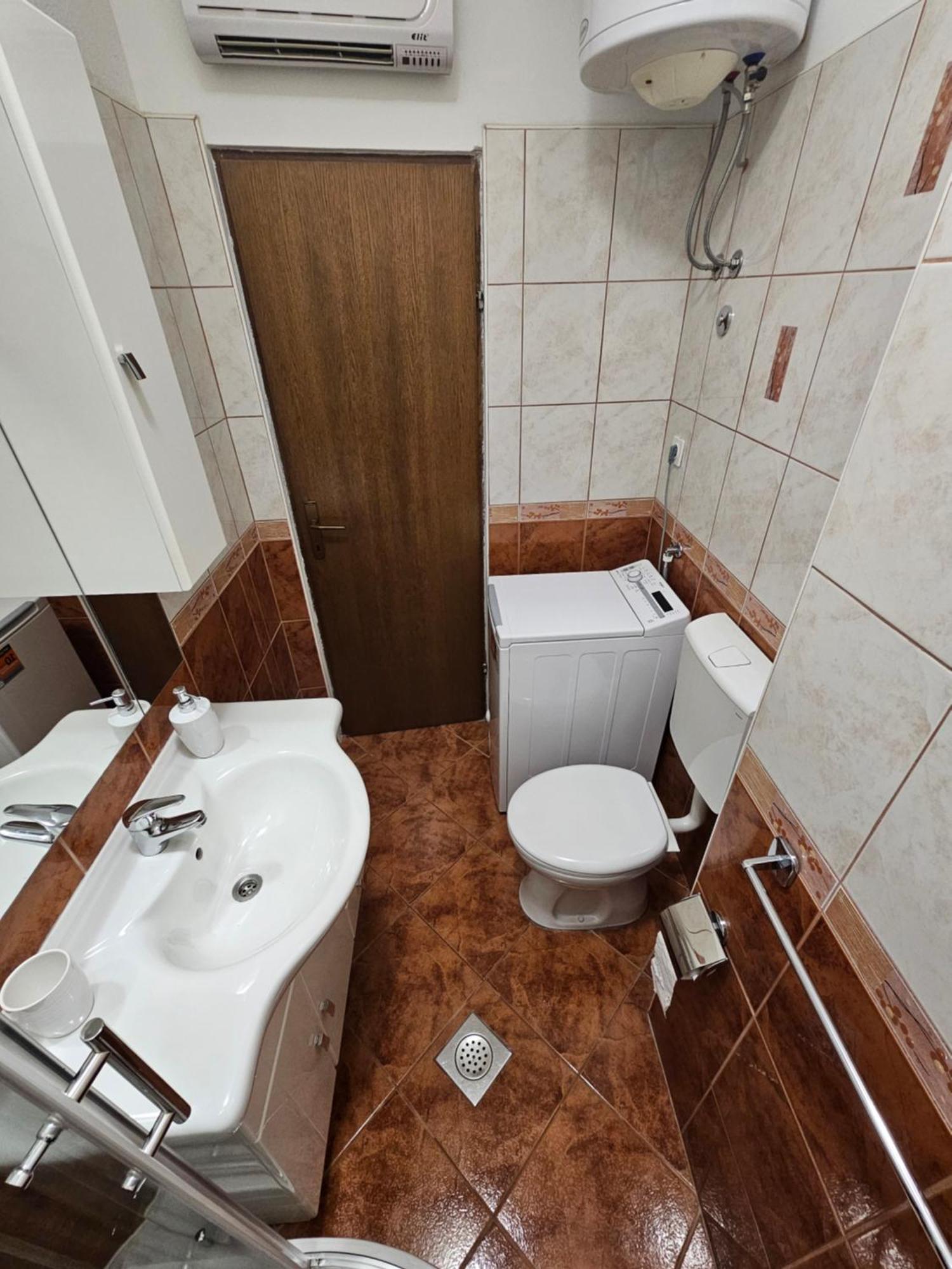 Apartments Grgic โตรกีร์ ภายนอก รูปภาพ