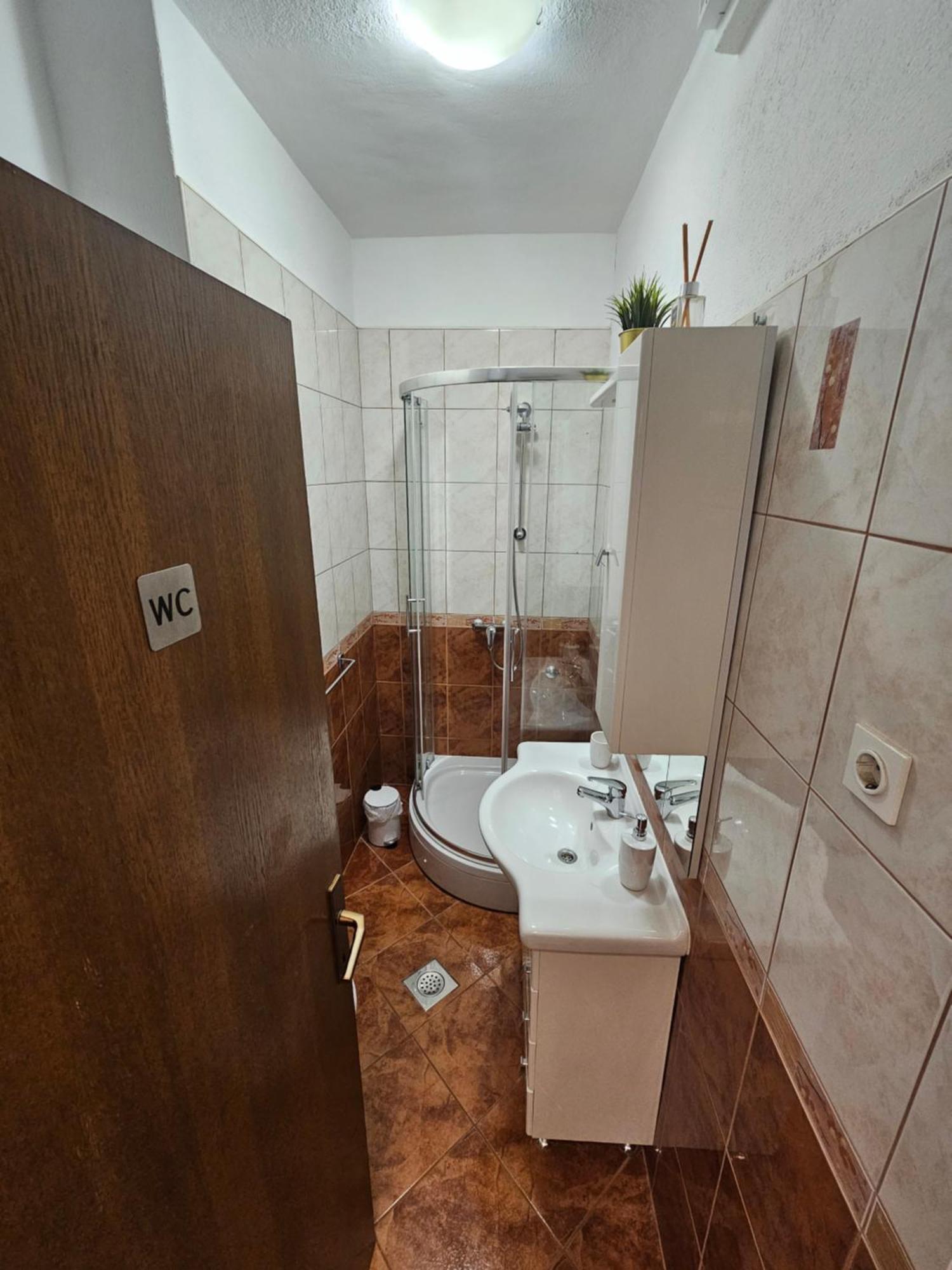 Apartments Grgic โตรกีร์ ภายนอก รูปภาพ