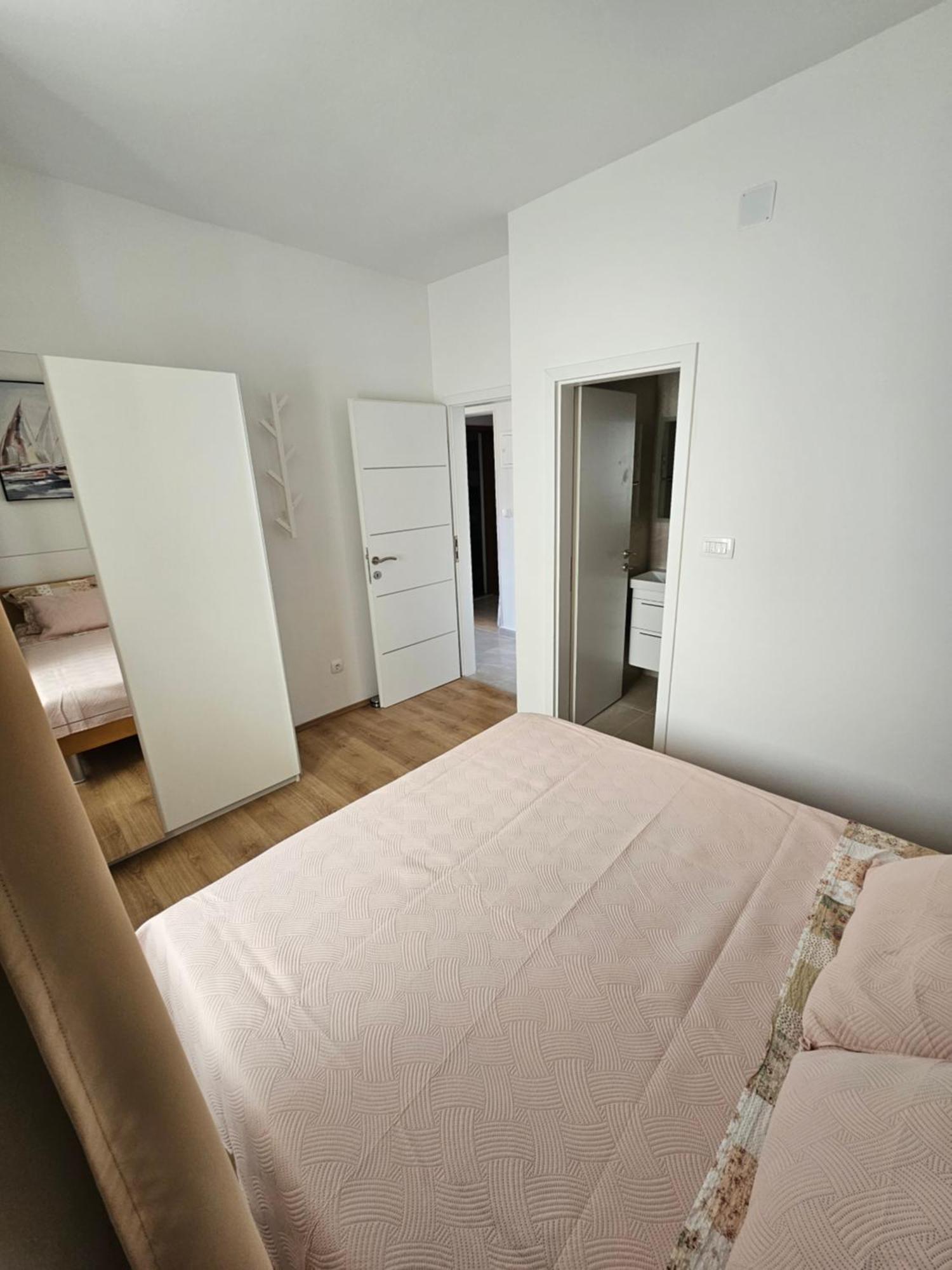Apartments Grgic โตรกีร์ ภายนอก รูปภาพ