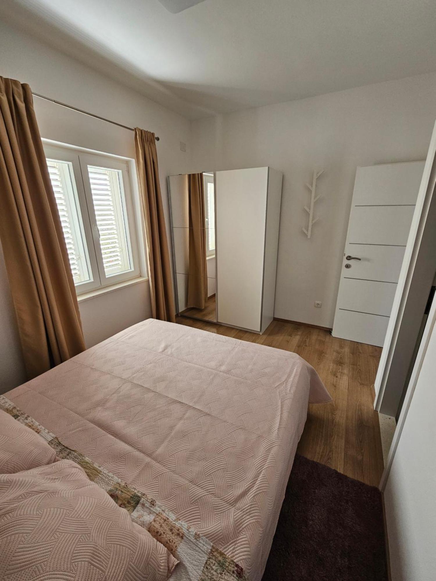 Apartments Grgic โตรกีร์ ภายนอก รูปภาพ